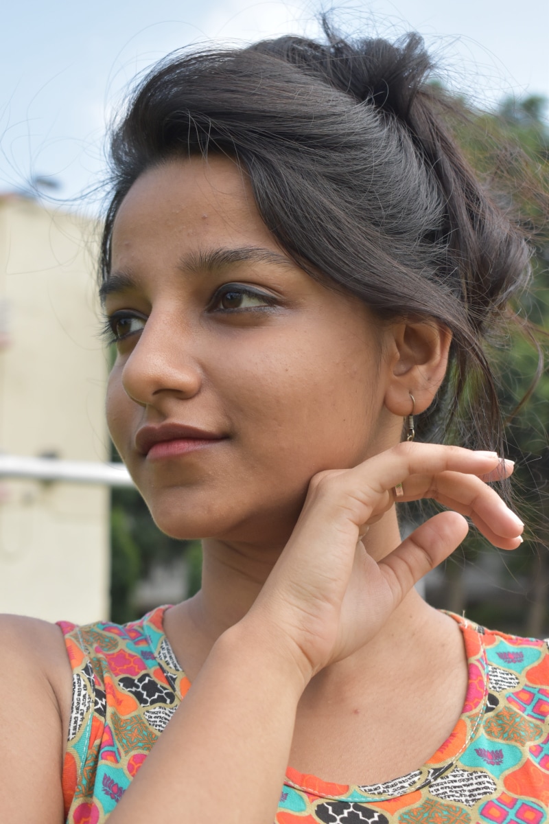 5K, looking away, close-up, women, focus on foreground, headshot, front view, young women, day, contemplation, hairstyle, outdoors, lifestyles, real people