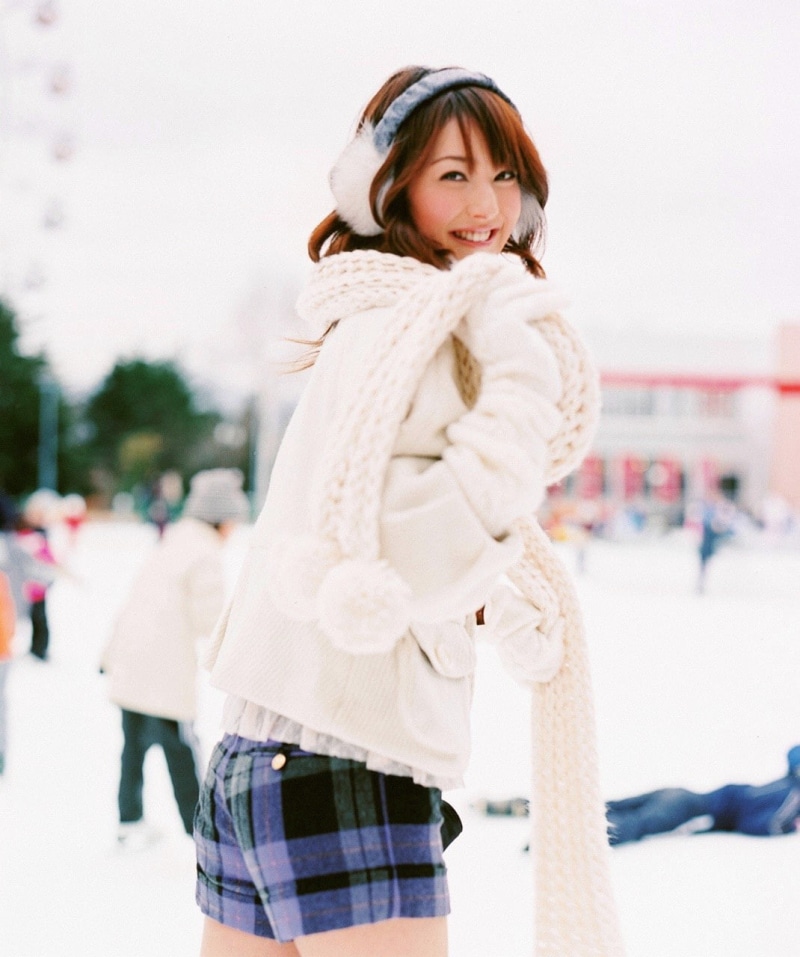 looking at camera, young women, standing, adult, Asian, Sasaki Nozomi, one person, happiness, brown hair, smiling, outdoors, emotion, clothing, 720P, warm clothing