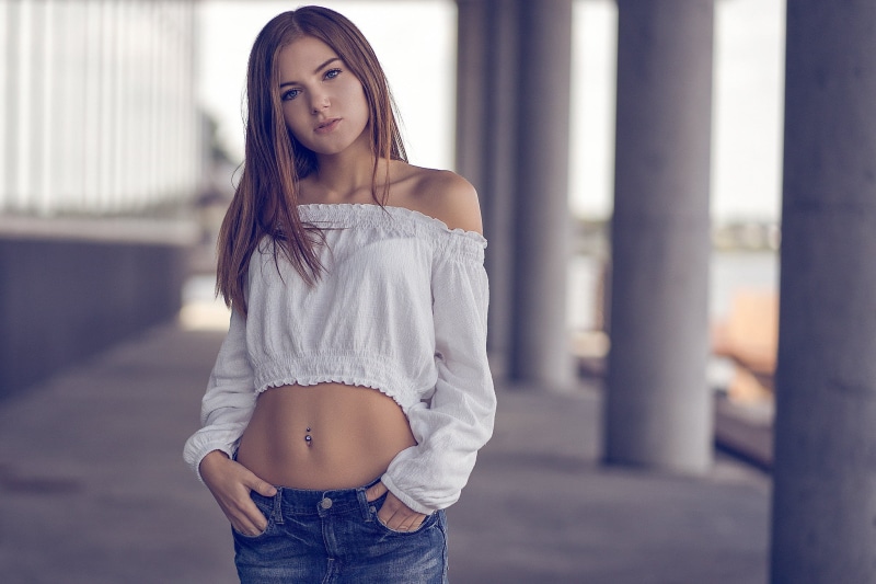 hairstyle, innocence, females, people, brown hair, 1080P, positive emotion, denim, looking at camera, brunette, lifestyles, jeans, looking at viewer, focus on foreground