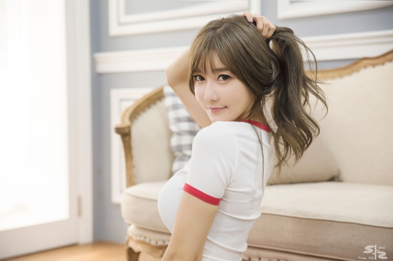 5K, looking at viewer, brunette, women, Asian, smiling, Choi Seul GI, hands in hair, women indoors, model
