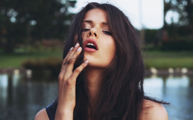 human face, eyes, headshot, woman, leisure activity, one person, water, depth of field, face, long hair, beauty, human lips, young adult, 1080P, front view