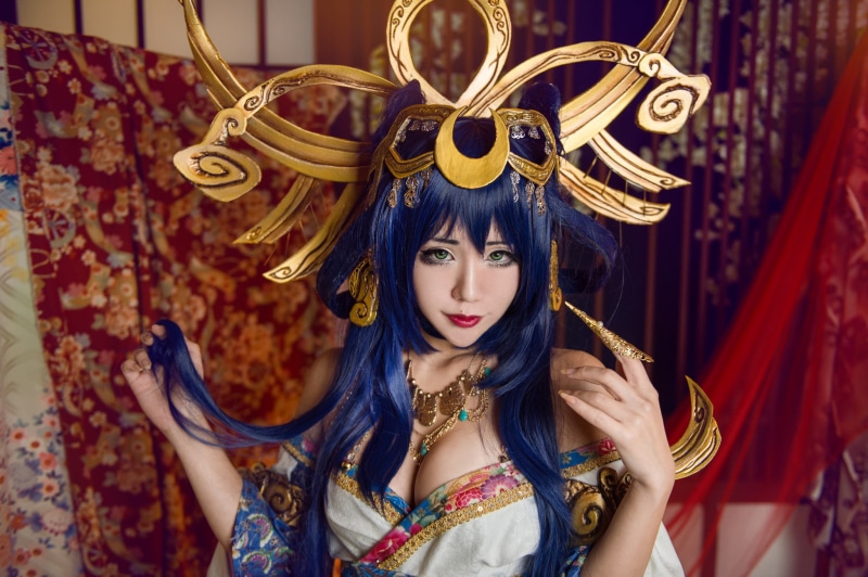 sorceress, girl, headdress, claw, face, bangs, brunette, costume, interior, light, 1080P, Asian, eyelashes, witch, background, decoration, chest, cosplay