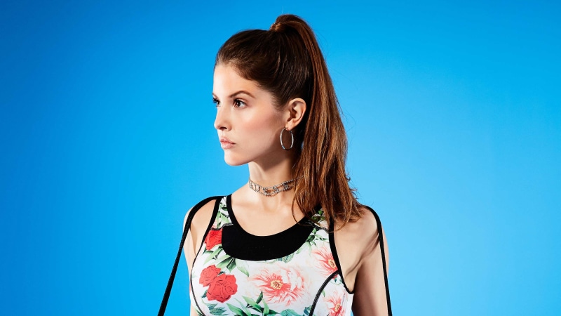 young women, amanda cerny, fashion, brown hair, beautiful woman, contemplation, teenager, copy space, model, beauty, hd, casual clothing, blue, blue background