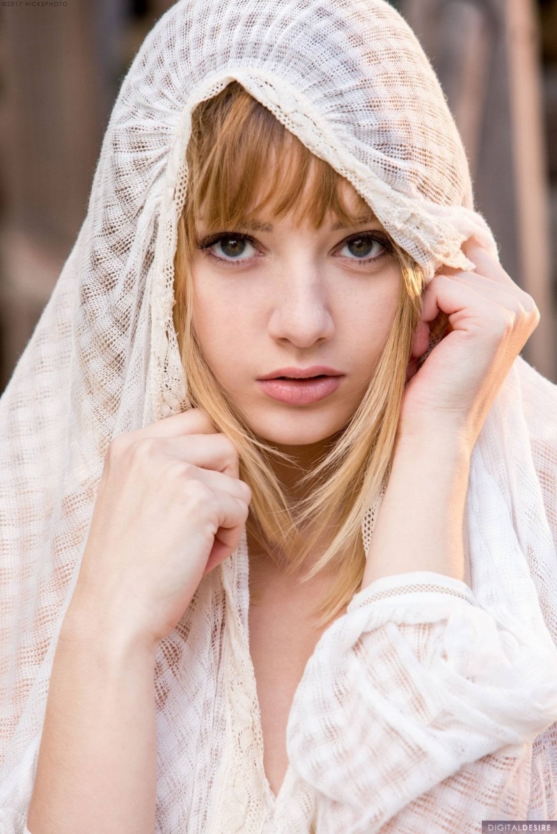 beautiful people, Lena Anderson, adult, young adult, Digital Desire, hands, human face, bangs, human hair, hairstyle, beautiful woman, blond hair, beauty