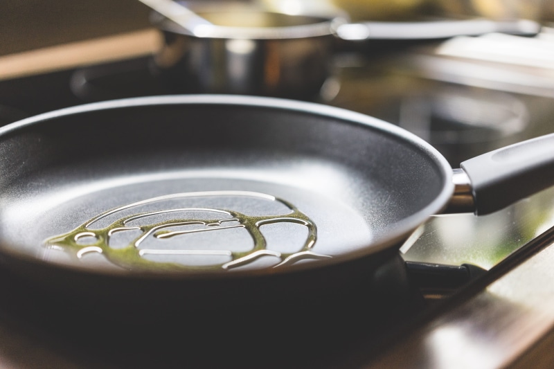chef, pan, Olive Oil, stainless steel, no People, indoors, domestic room, frying, Ready, meal, close-up, silver colored, stove, kitchen, drink, drink can