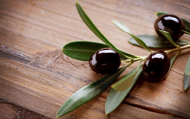 eating utensil, round, dieting, refreshment, kitchen utensil, ripe, olive, wood - Material, fruit, gourmet, food and drink, food, no people, freshness