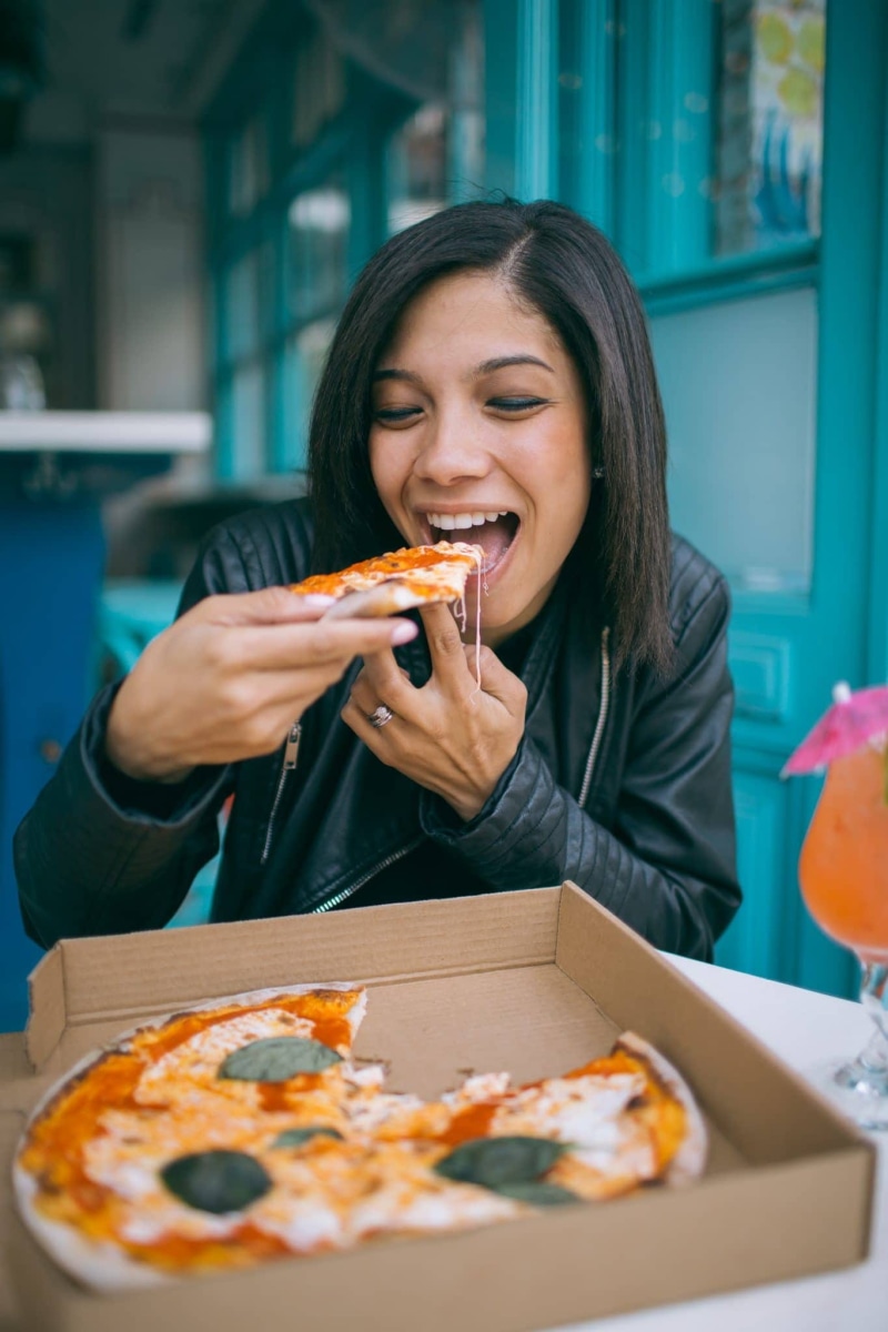 person, focus, lunch, food, happiness, yummy, pizza, holding, 1080P, close-up, hairstyle, eating, blur, one person, meal, women, facial expression, freshness