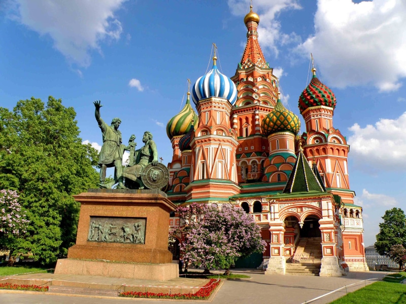 lawn, 2K, st, landmark, Russian, Red Square, Russia, Moscow, the Kremlin, green, trees, summer, architecture masterpiece, church domes, sky, basils, St. Basil