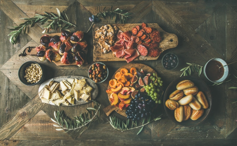 cutting board, 4K, fig, meat, grapes, olives, still life, bread, food