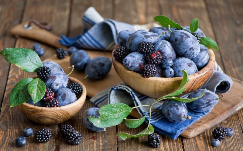 basket, berry fruit, herb, blackberry - fruit, leaf, healthy eating, no people, food, 720P, still life, bowls, fruit, wooden surface, leaves, blueberry
