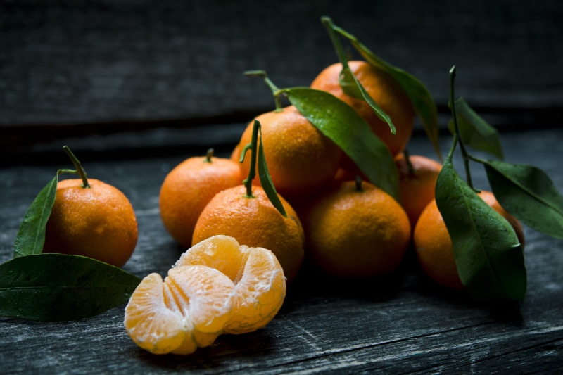 table, orange color, oranges, green Color, indoors, nature, citrus Fruit, selective, leaf, wood - Material, peel, still life, food, tray, 5K, wellbeing
