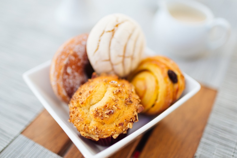 food and drink, crockery, Sweet bread, indoors, table, snack, bread, muffin, sweet, temptation, wood - Material, baked, cake, cup, close-up, food, homemade