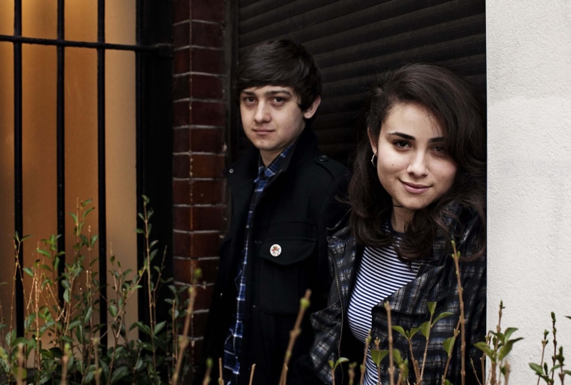 positive emotion, 2K, Yasmin Paige, couple - relationship, adult, Craig Roberts, Submarine (movie), clothing, women, Jordana Bevan, young women, waist up