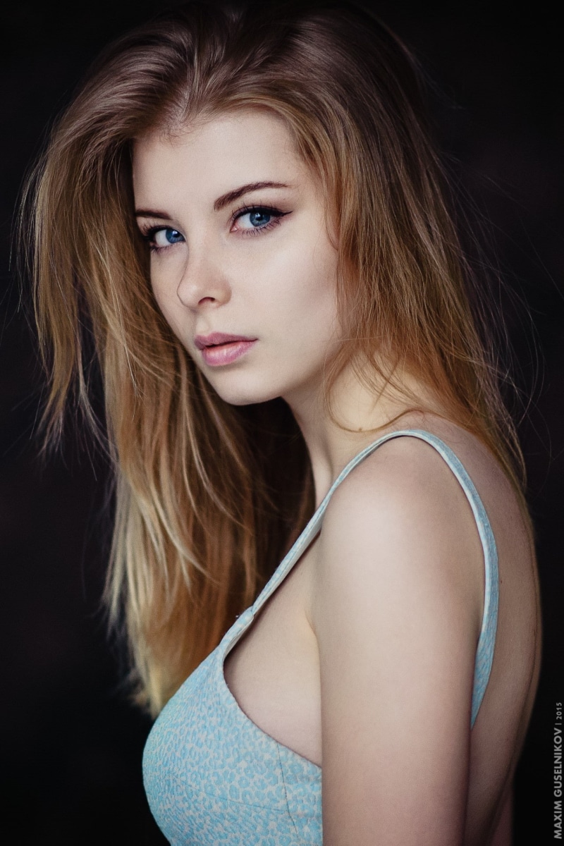 looking at viewer, Irina Popova, blue eyes, Maxim Guselnikov, long hair, blonde, women, 1080P, tank top