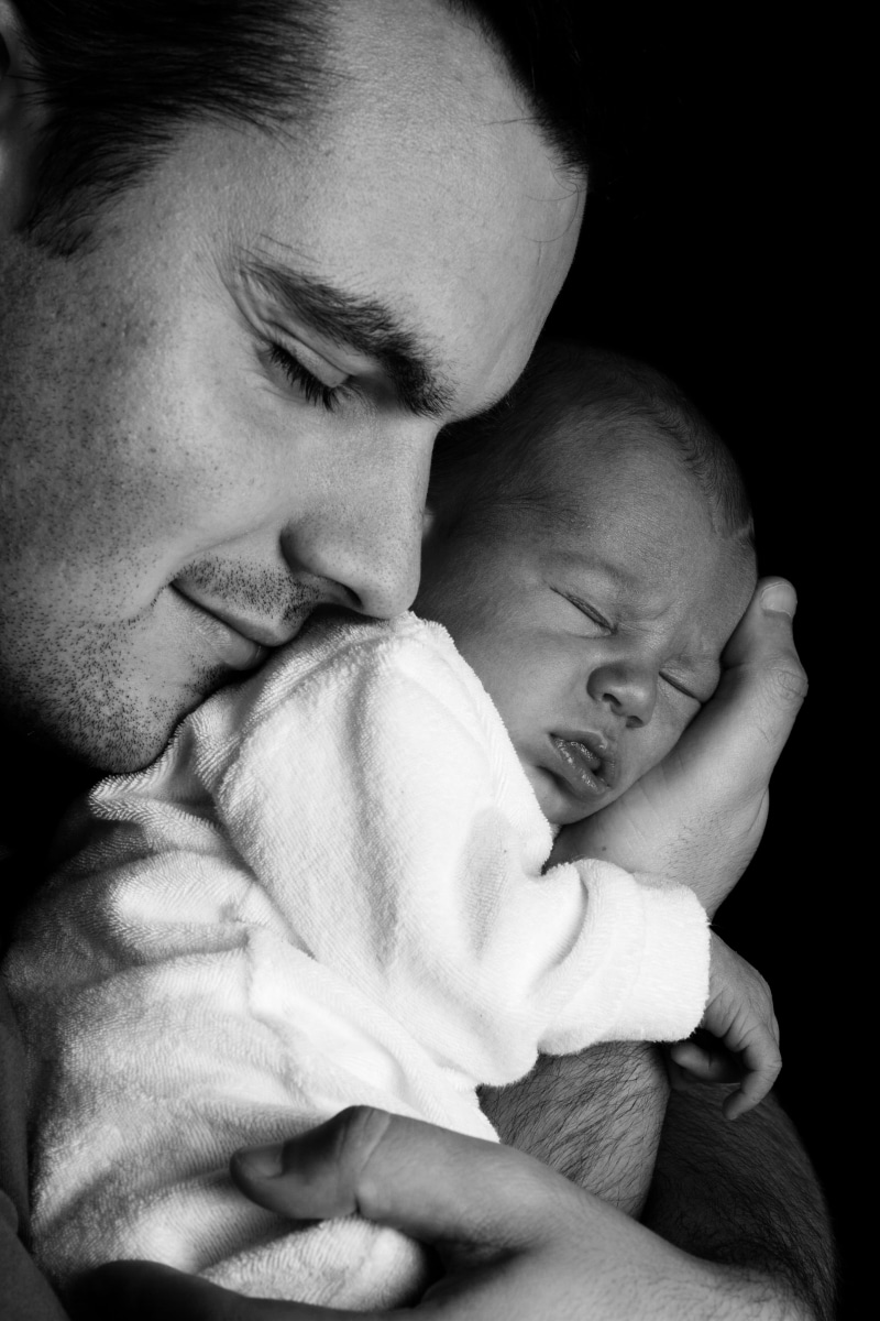 hug, positive emotion, real people, love, bonding, dad, 5K, family, baby, young, holding, together, cute, innocence, togetherness, portrait, two people