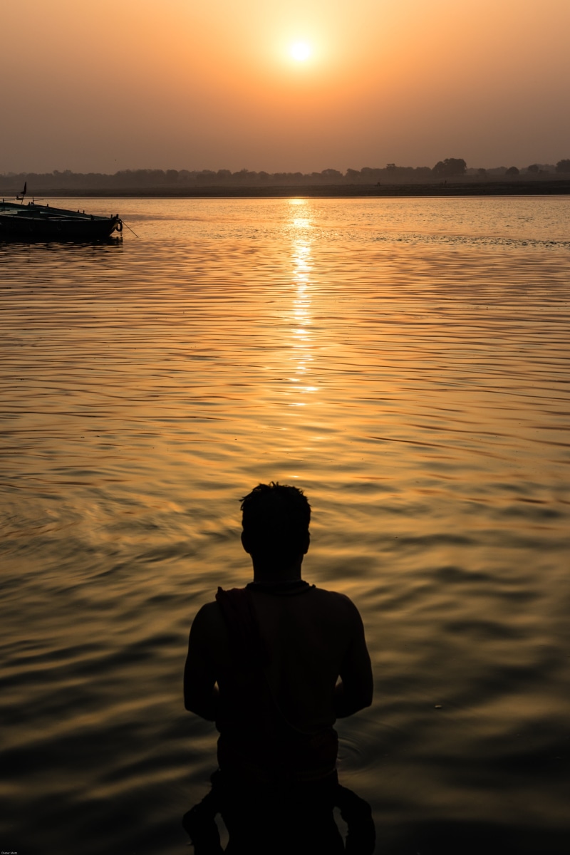 wash, scenics - nature, idyllic, river, tranquility, sun, looking at view, sunrise, 5K, silhouette, one person, water, leisure activity, tranquil scene