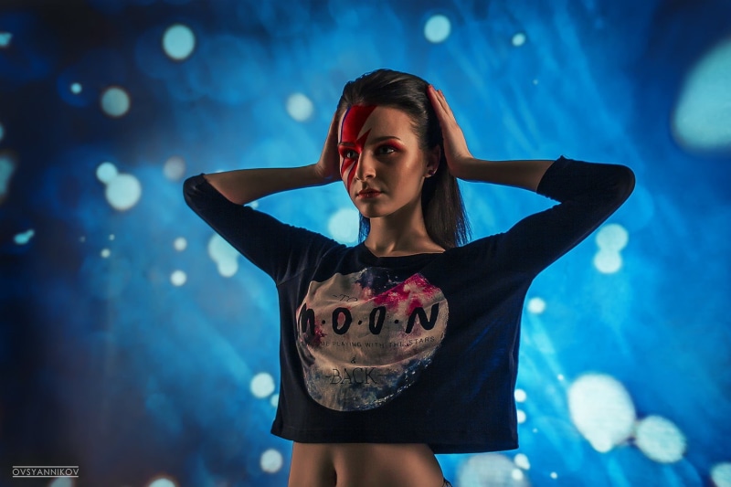 real people, fashion, focus on foreground, indoors, beauty, beautiful woman, casual clothing, hands in hair, blue, young adult, nightlife, young women