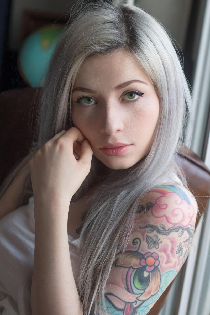 women indoors, tattoo, face, depth of field, eyeliner, looking at viewer, portrait display, touching face, model, 1080P, Marlene Suicide, women, dyed hair