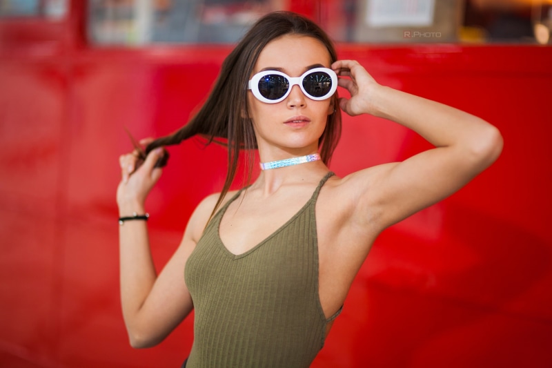 portrait, sunglasses, brown hair, front view, standing, women, adult, fashion, looking at camera, red, glasses, one person, hairstyle, 2K, beauty, choker