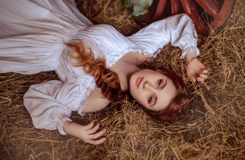 resting, looking at viewer, lying on back, relaxation, women, young adult, high angle view, real people, lying down, beauty, hairstyle, young women, redhead