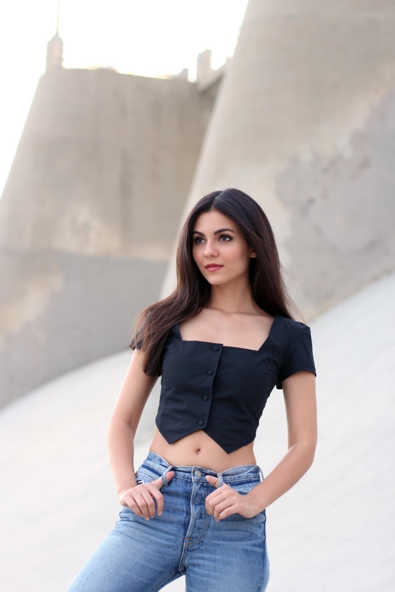 outdoors, brunette, Victoria Justice, long hair, actress, belly button, 1080P, women, looking into the distance