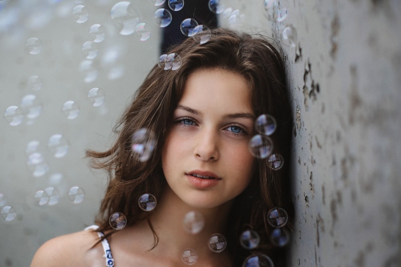 face, portrait, blue eyes, wall, 1080P, bubbles, David Olkarny, women