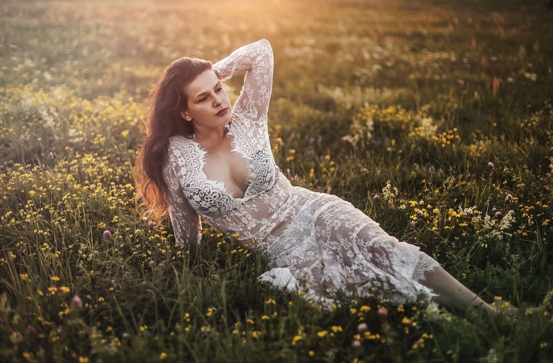 plants, beauty, young adult, model, lifestyles, young women, grass, leisure activity, 1080P, nature, outdoors, adult, one person, hairstyle, beautiful woman