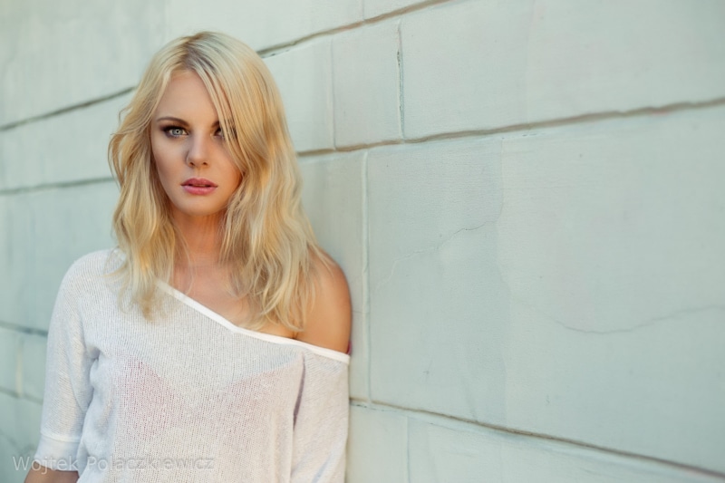 white clothing, Wojtek Polaczkiewicz, blonde, hair in face, women, face, blue eyes, 1080P