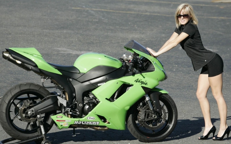 women, arched back, young women, Kawasaki ninja, clothing, casual clothing, fashion, Kawasaki, heels, women with bikes, crash helmet, motorcycle, blonde
