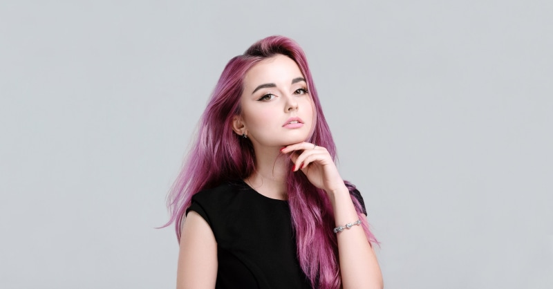 portrait, young women, indoors, hair, dyed hair, painted nails, headshot, beautiful woman, hairstyle, model, adult, maroon, studio shot, young adult, 2K