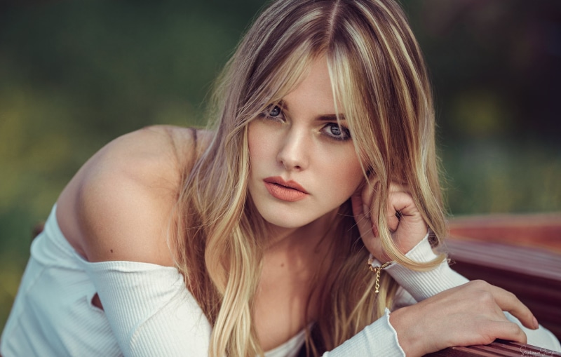1080P, young adult, young women, portrait, beauty, bare shoulders, looking at camera, day, outdoors, hair, headshot, real people, hairstyle, contemplation