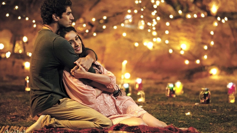 two people, adult, romance, happiness, flirting, young men, Movie, smiling, heterosexual couple, dating, night, men, outdoors, love, 1080P, bonding, positive emotion