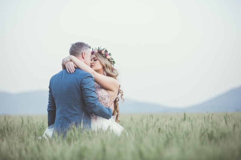 5K, bonding, smiling, outdoors, leisure, men, kissing, enjoyment, couple - relationship, falling in love, romance, romantic, two people, affection, fun