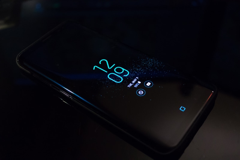 wireless, technology, single object, black background, cellphone, smartphone, studio shot, dark, android, number, cell phone, computer network, 4K, communication