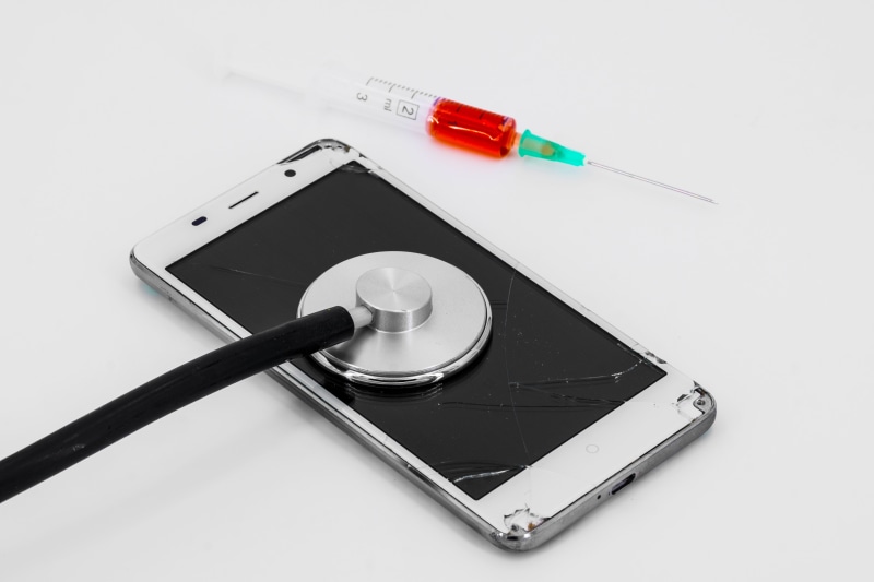 broken, care, medical supplies, defect, white, mobile device, syringe, doctor, 5K, no people, indoors, cellphone, medical equipment, science, close-up