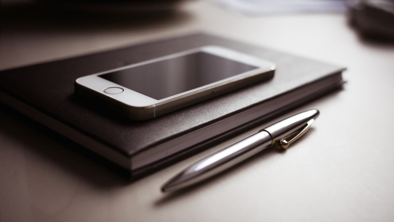 cellphone, wireless Technology, technology, pencils, portability, portable Information Device, desk, table, studio shot, blank, wood - Material, data, electronic organizer
