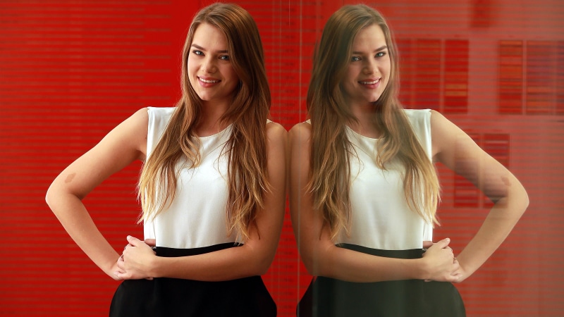 2K, Woman, Reflection, Celebrity, Indiana Evans, Actress, Girl, Long Hair, Actresses, Smile