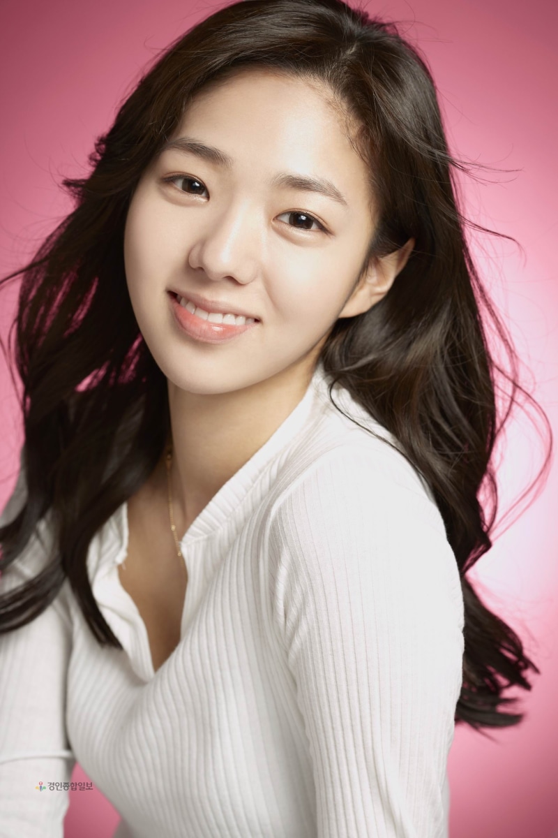 women, 2K, pink background, white clothing, korean women, brunette, long hair, Asian, Chae Soo Bin