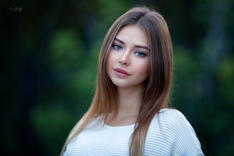 women outdoors, outdoors, model, Polina Kostyuk, brunette, face, looking at viewer, depth of field, women, blue eyes, portrait, 1080P, white sweater