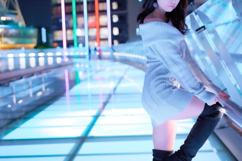 illuminated, one person, Japanese women, black hair, Japanese, casual clothing, women, adult, three quarter length, side view, standing, focus on foreground