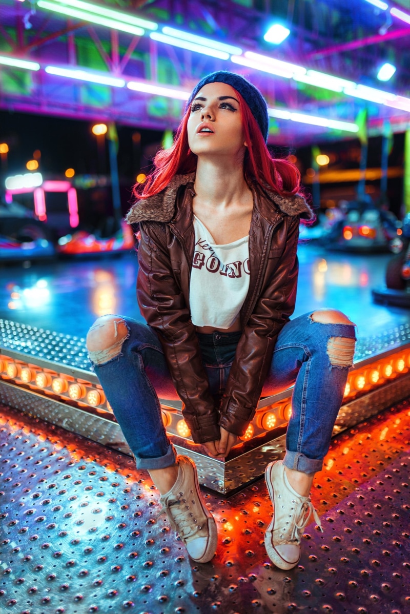 white tops, long hair, jeans, torn jeans, brown jacket, denim, outdoors, 1080P, leather jackets, dyed hair, women, night, tiptoe, portrait display, depth of field