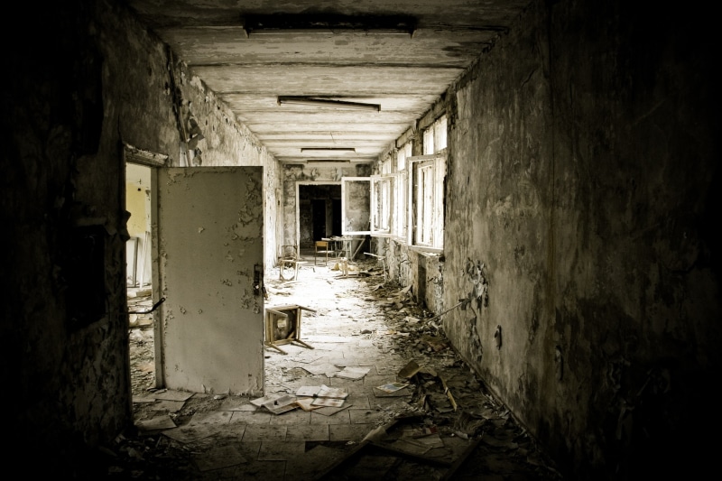 old, 2K, day, built structure, wall - building feature, run-down, door, alley, ceiling, damaged, deterioration, the way forward, abandoned, window, arcade
