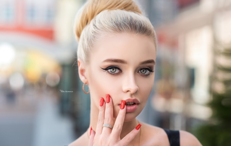 blonde, red nails, depth of field, eyeliner, Maksim Romanov, face, 2K, women, portrait