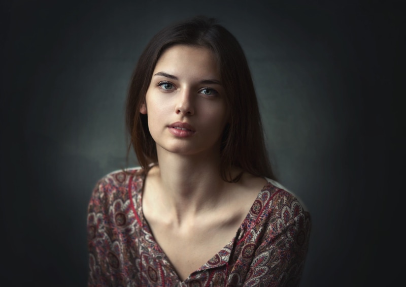 1080P, women, hairstyle, looking at camera, model, casual clothing, contemplation, eyeliner, brown hair, young women, lifestyles, brunette, face, looking at viewer