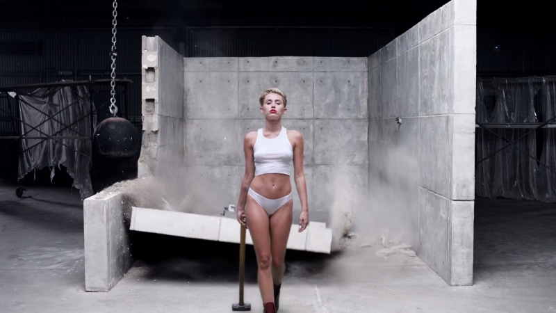 hair, front view, music video, short hair, bare midriff, clothing, young adult, celebrity, legs, 1080P, smiling, portrait, sitting, adult, beauty, singer