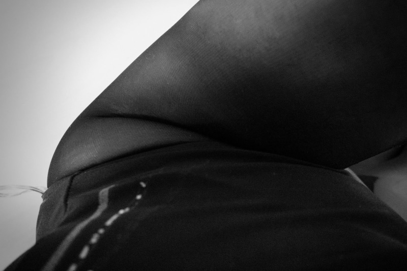 midsection, leisure activity, adult, real people, one person, 1080P, body part, human body part, human abdomen, home interior, lifestyles, untitled, skin
