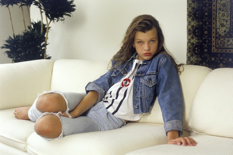caucasian Ethnicity, front view, babe, real people, Milla Jovovich, Known, women, the film, model, beautiful, sitting, people, Mila, cute, jeans, contemplation