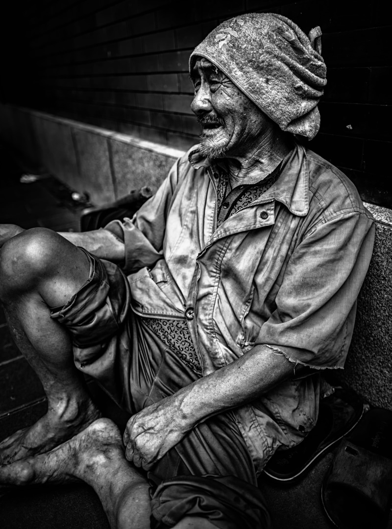 black and white, despair, mature men, misery, real people, senior adult, homeless, art and craft, poverty, life, one person, three quarter length, males