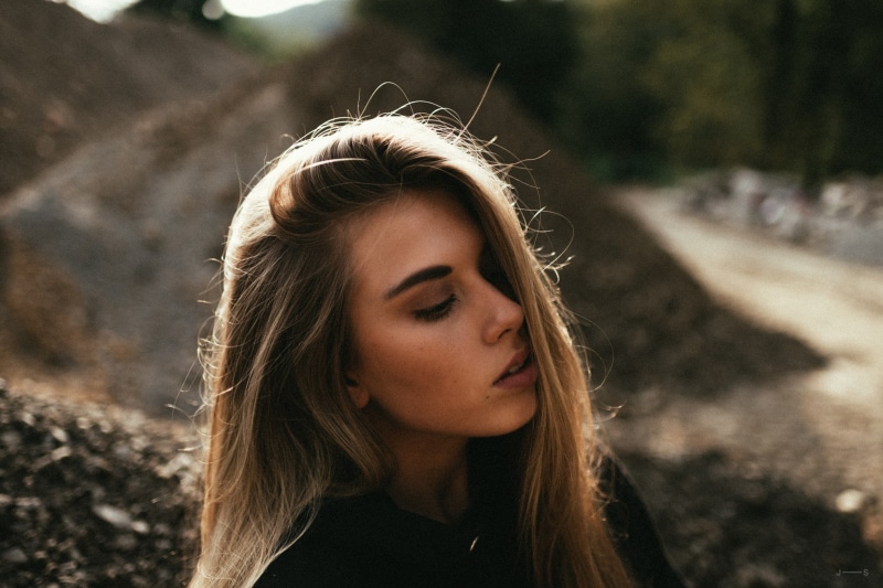 one person, depth of field, girls, hairstyle, depression - sadness, contemplation, nature, 1080P, sadness, portrait, women, front view, headshot, child