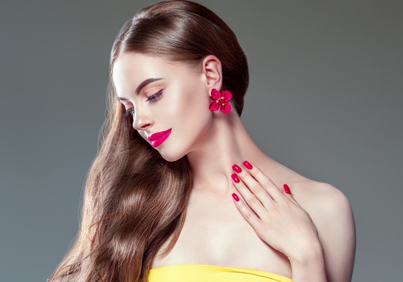 painted nails, hairstyle, women, glamour, body part, fashion model, young adult, one person, beautiful people, adult, simple background, fashion, long hair